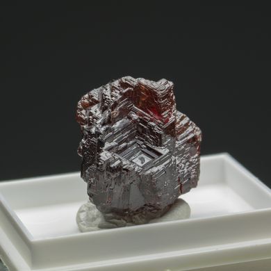Гранат спессартин, скелетный кристалл 23*20*14мм, Бразилия