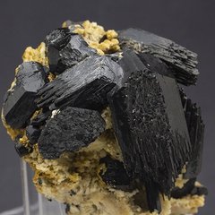 Шерл, кристаллы в полевом шпате 76*62*53мм, 168г, Намибия