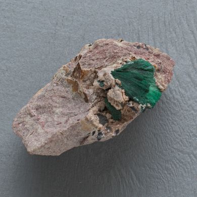 Малахит кристаллы в породе 59*40*26мм из Марокко