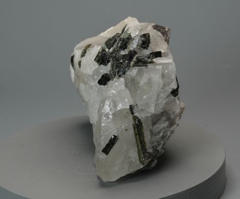 Раухтопаз (дымчатый кварц) с турмалином и лепидолитом, 92*76*48мм, 392г, Бразилия