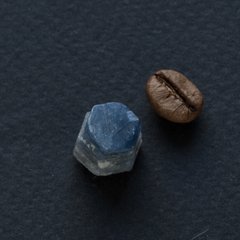 Сапфир синий кристалл 10*10*10мм необработанный Шри Ланка