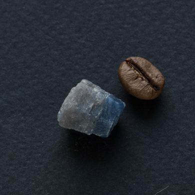 Сапфир синий кристалл 10*10*10мм необработанный Шри Ланка