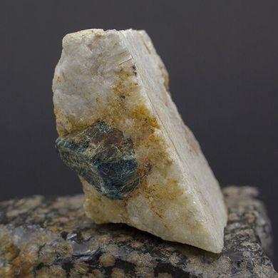 Афганіт, кристал в мармурі 56*33*29мм, 62г. Афганістан