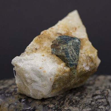 Афганіт, кристал в мармурі 56*33*29мм, 62г. Афганістан