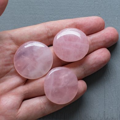 Галька (галтовка) розовый кварц плоская полированная диаметр ок. 30мм