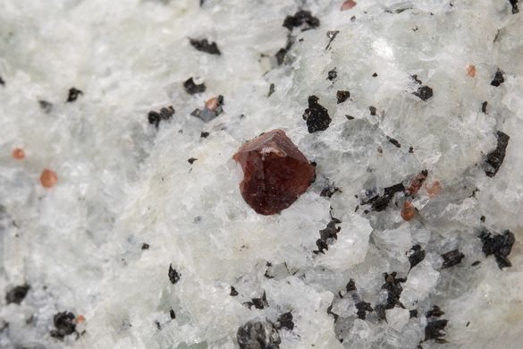Циркон, кристали в породі, 78*55*75мм, 395г Афганістан