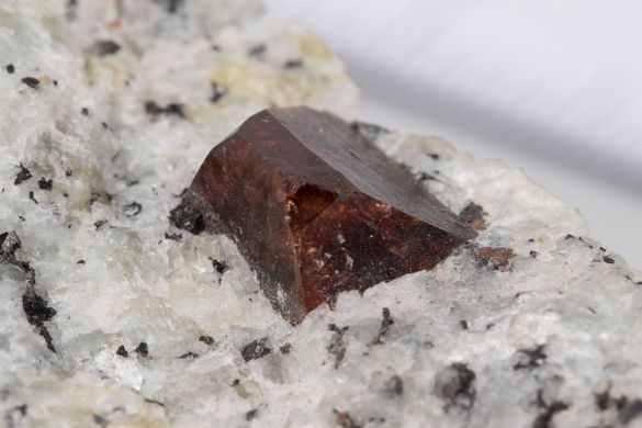 Циркон, кристали в породі, 78*55*75мм, 395г Афганістан