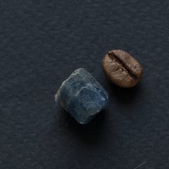 Сапфир синий кристалл 10*10*9мм необработанный Шри Ланка