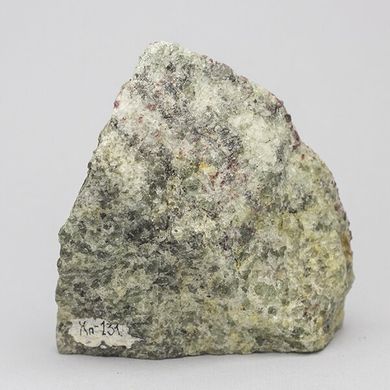 Эвдиалит, апатит, эгирин, полированный 75*79*54мм, 414г, Кольский п-ов