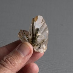 Епідот в кварці, зросток кристалів 40*34*30мм, Бразилія