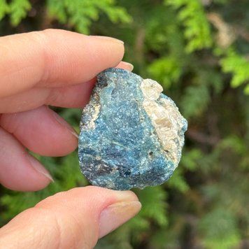Апатит из Бразилии фрагмент породі | 35*30*22мм | 34г
