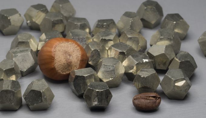 Пірит, кристал пентагондодекаедр, Іспанія. Поштучно