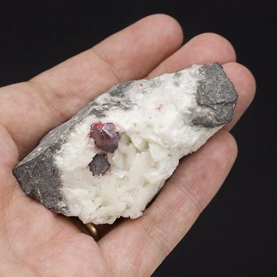 Киноварь в доломите, кристаллы, 69*44*26мм, 75г, Китай