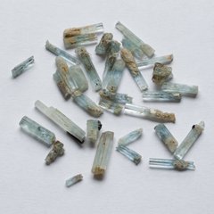 Аквамарин кристаллы 5-19мм ЛОТ 4г голубой берилл из Намибии