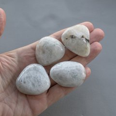 Галька полированная лунный камень белый радужный 30-40мм