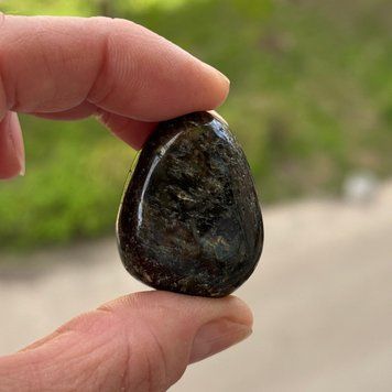 Галька полированная (галтовка) лабрадорит, Мадагаскар | 37*28*23мм | 36г